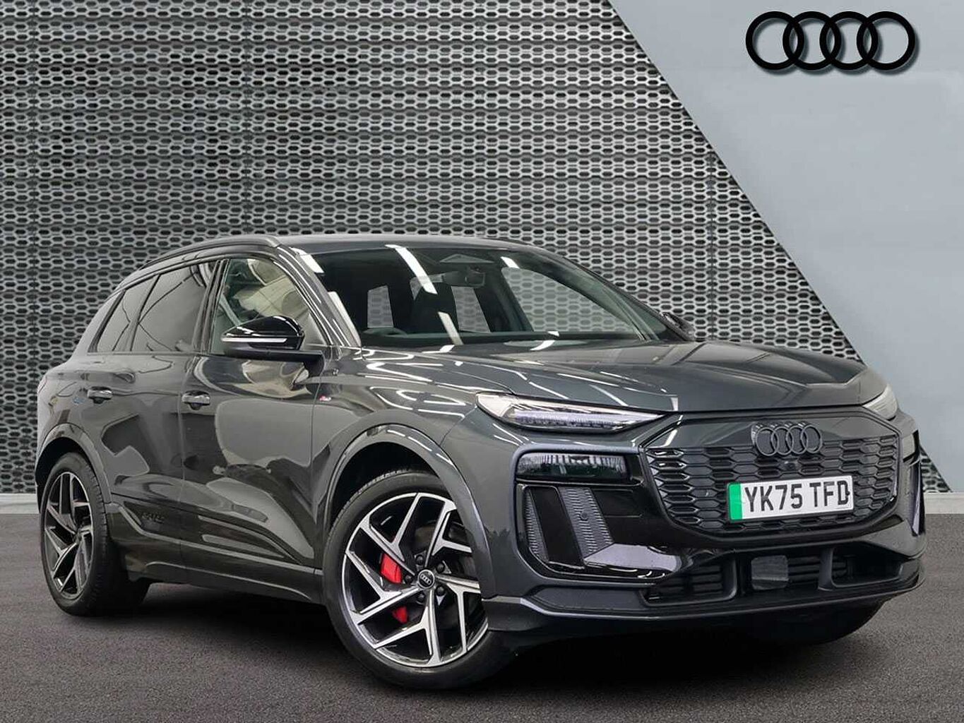 Main listing image - Audi Q6