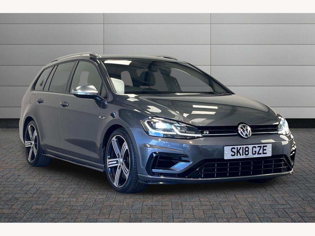 Main listing image - Volkswagen Golf