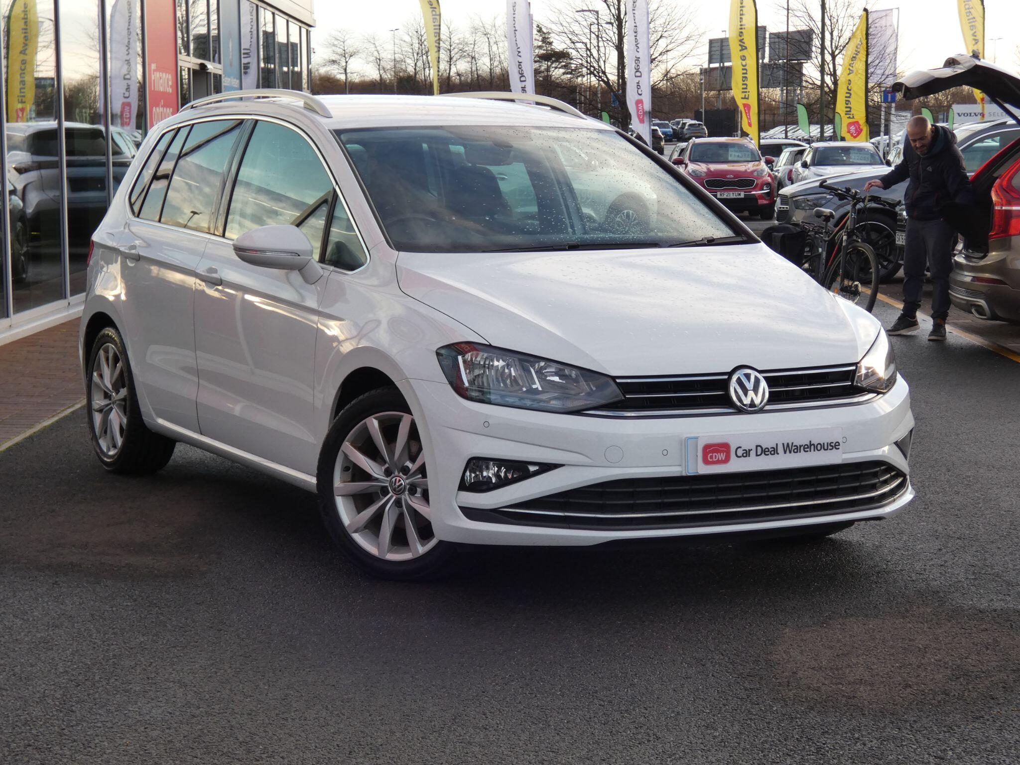 Main listing image - Volkswagen Golf SV