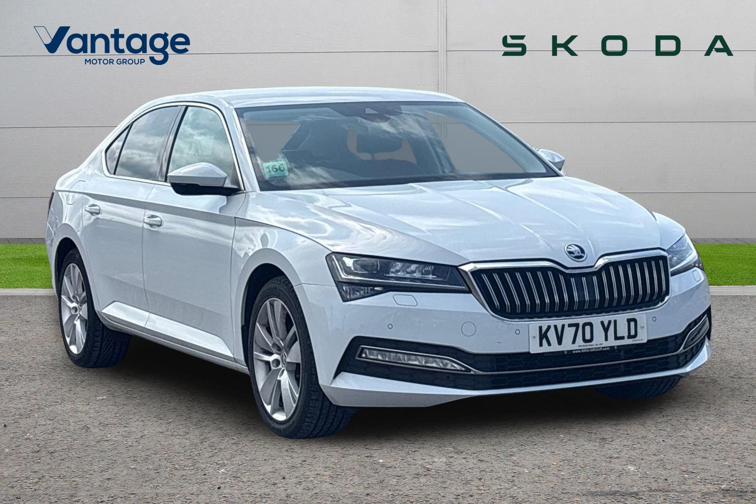Main listing image - Skoda Superb