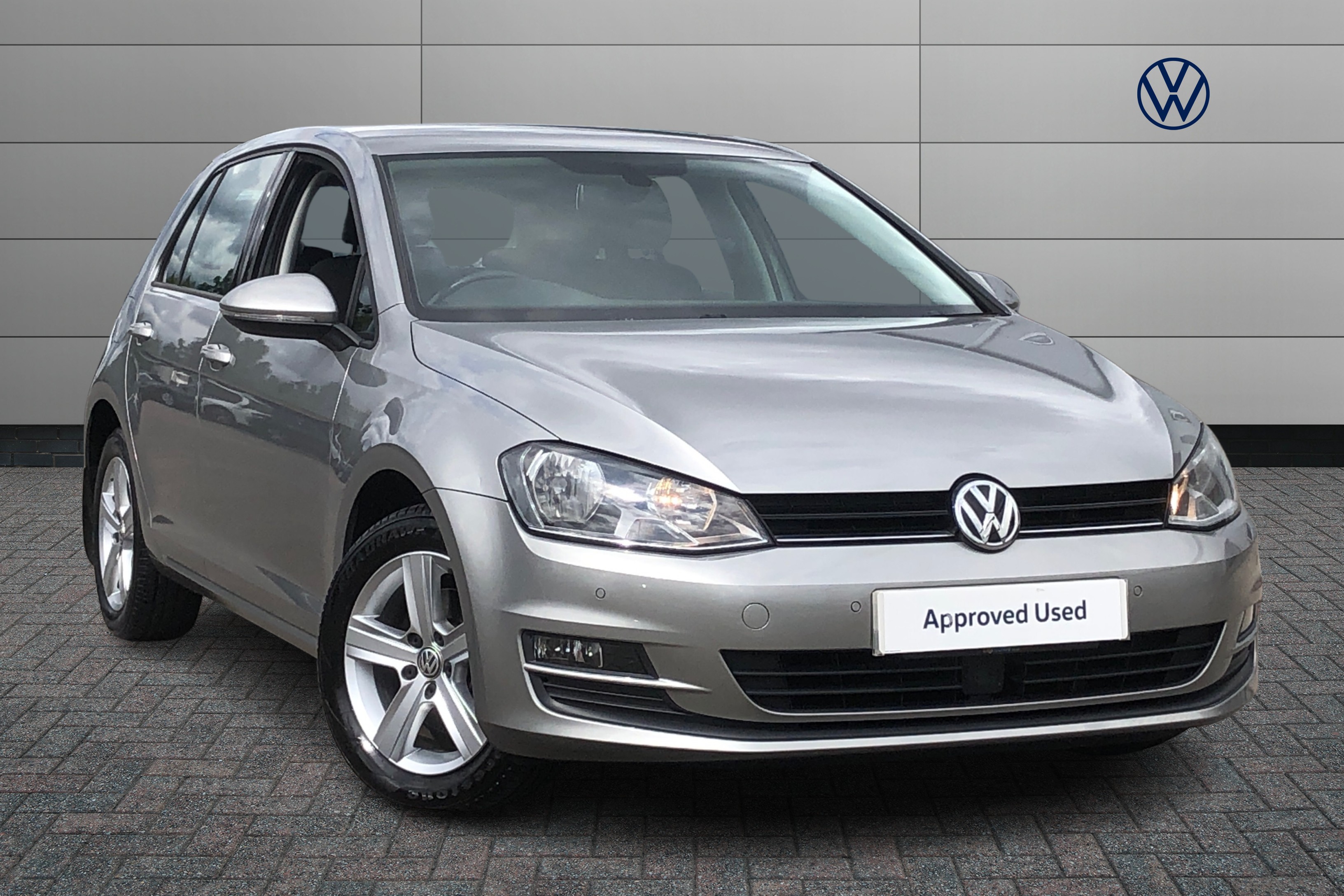 Main listing image - Volkswagen Golf