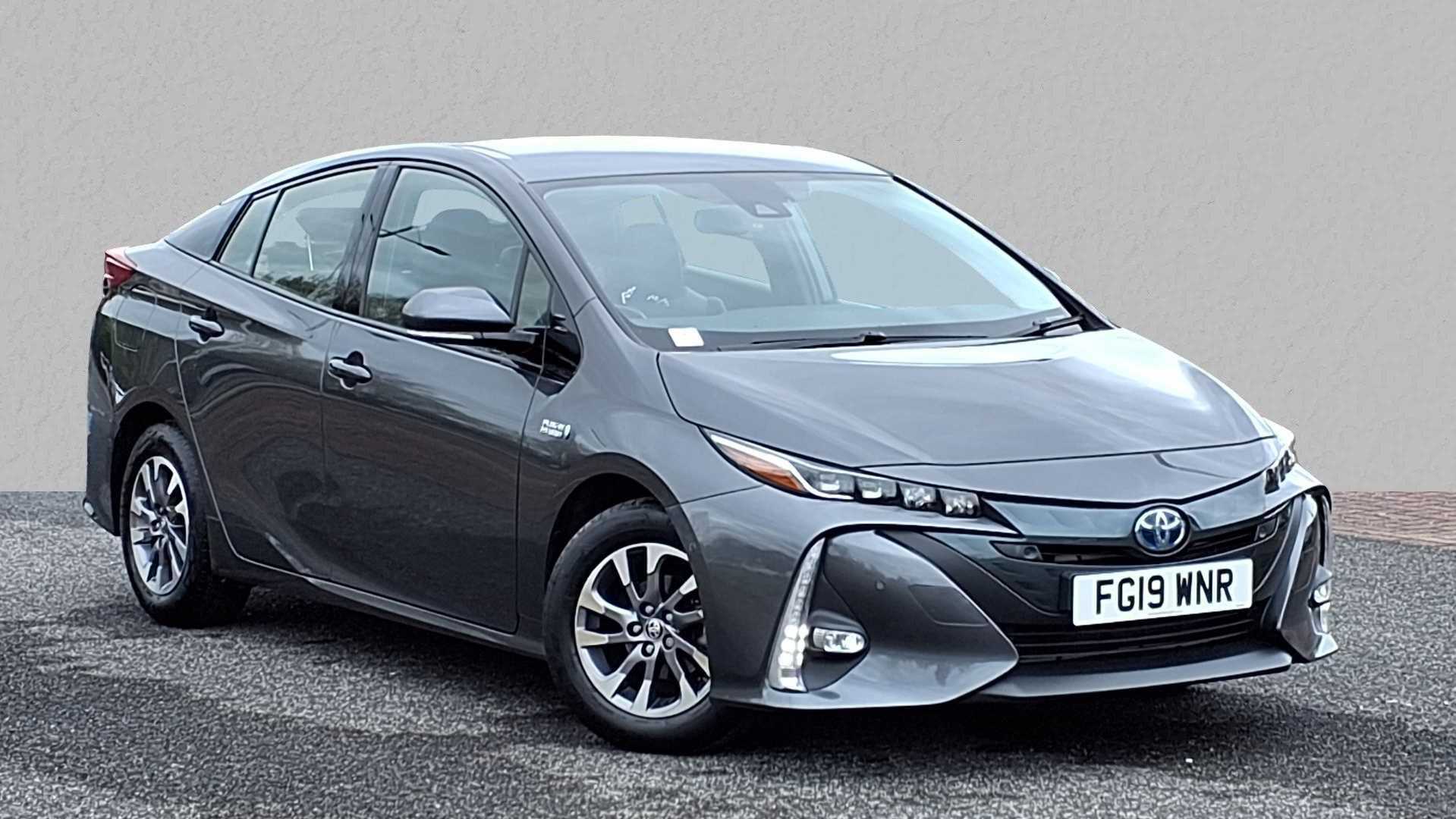 Main listing image - Toyota Prius Plug-In