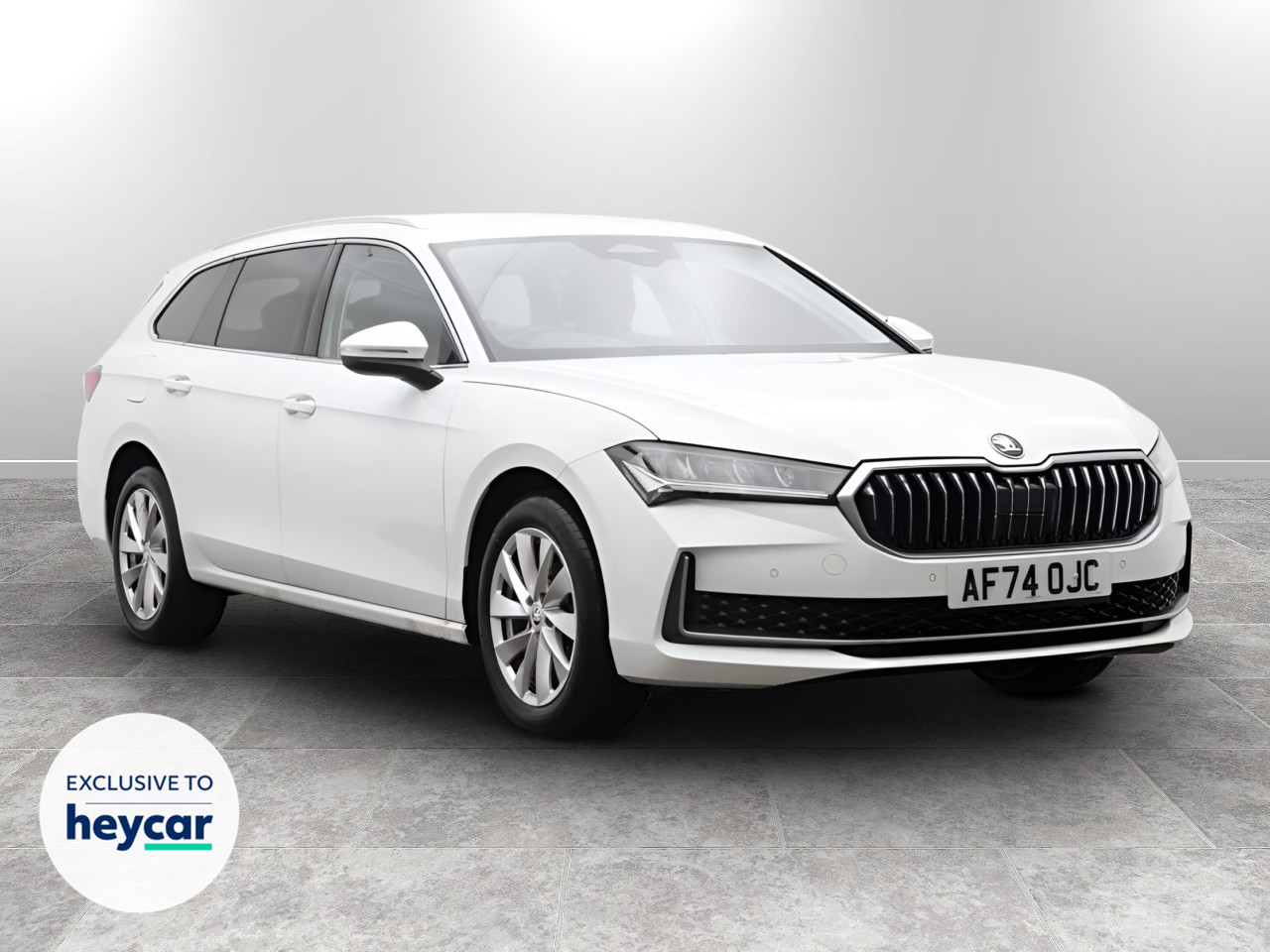 Main listing image - Skoda Superb Estate