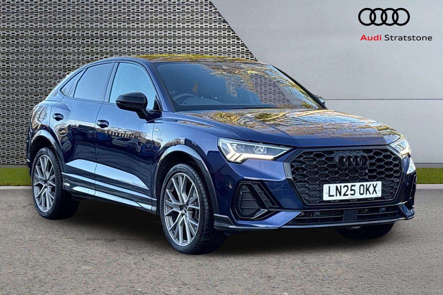 Main listing image - Audi Q3