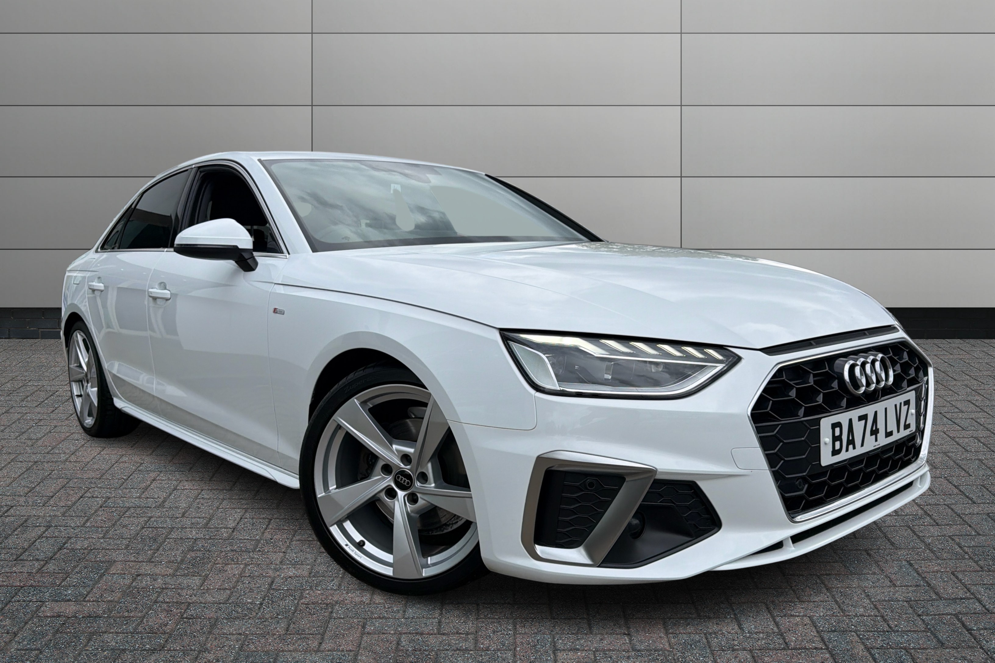 Main listing image - Audi A4
