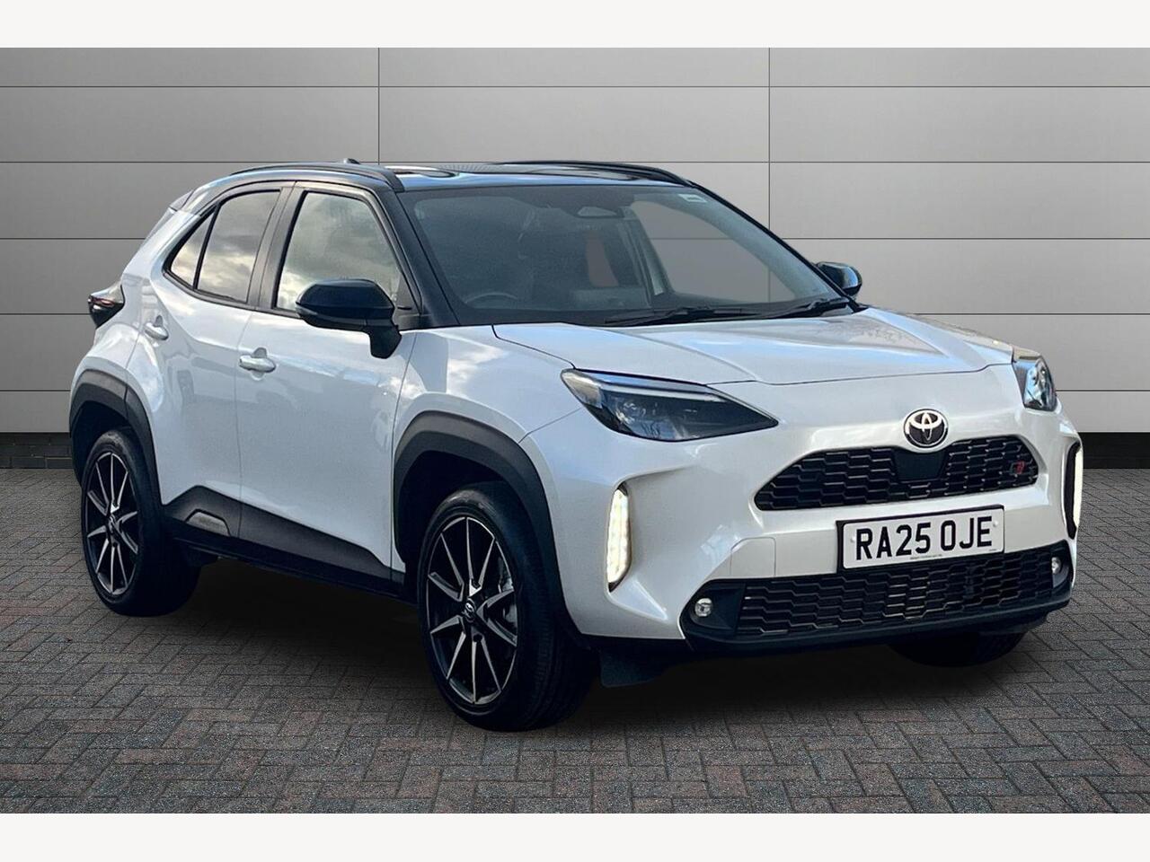 Main listing image - Toyota Yaris Cross