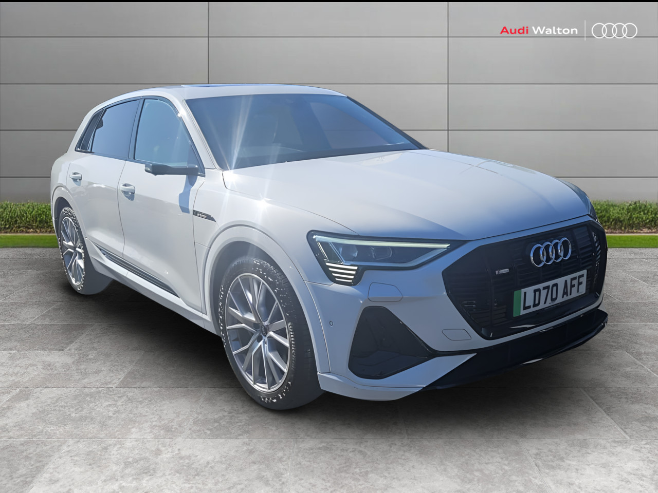 Main listing image - Audi e-tron