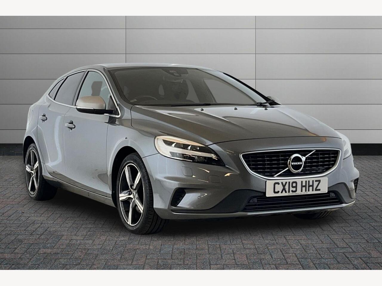 Main listing image - Volvo V40