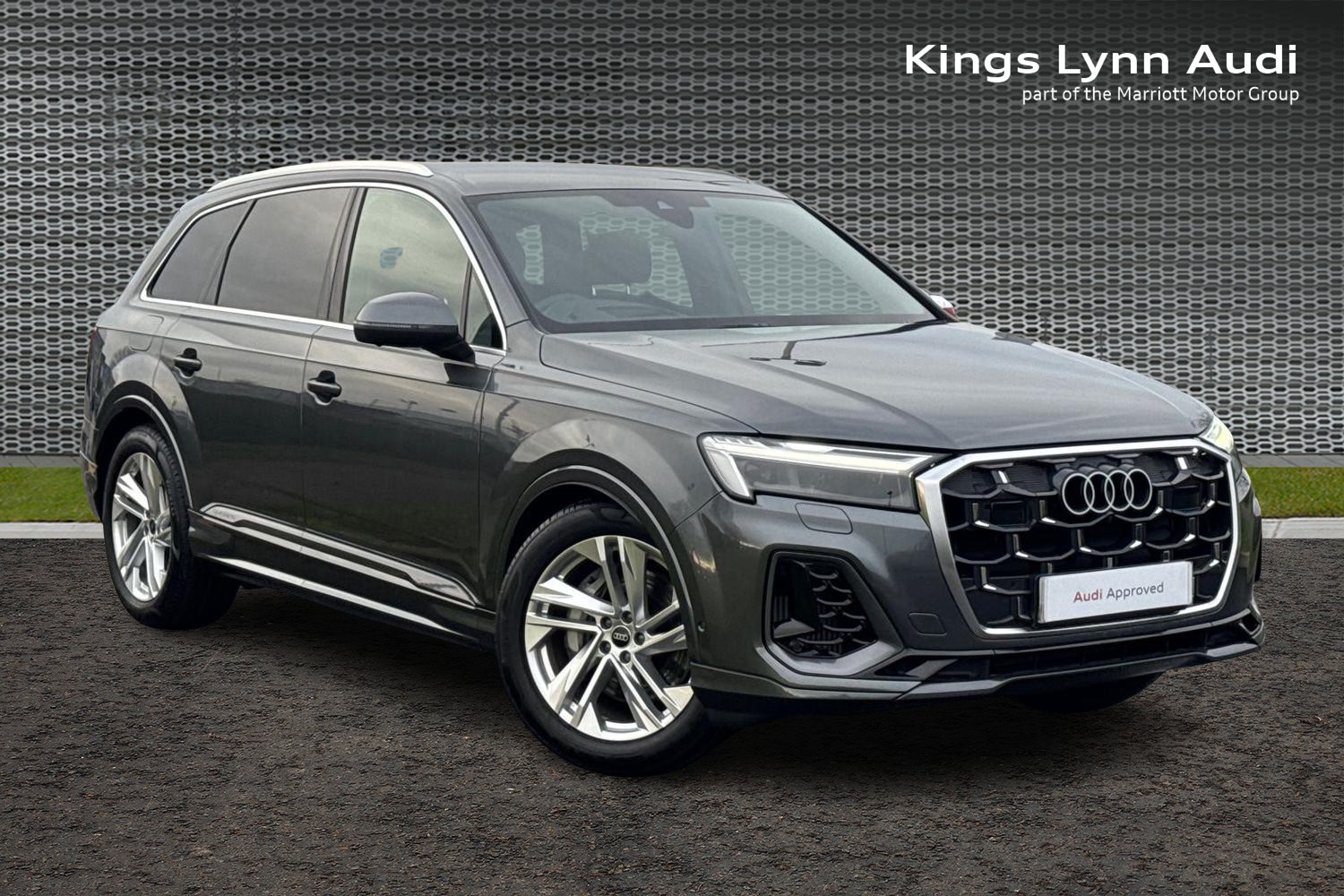 Main listing image - Audi Q7