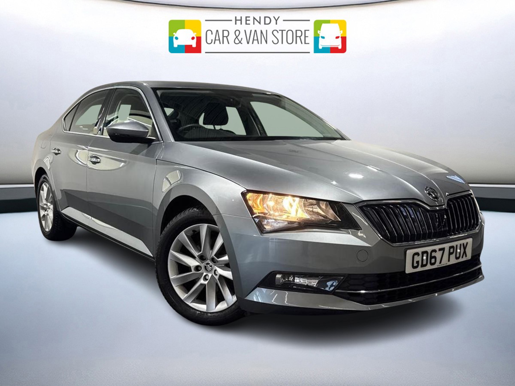 Main listing image - Skoda Superb