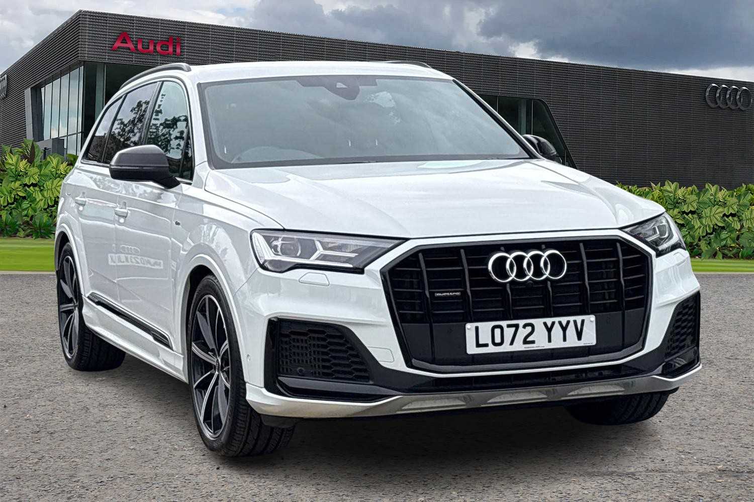 Main listing image - Audi Q7