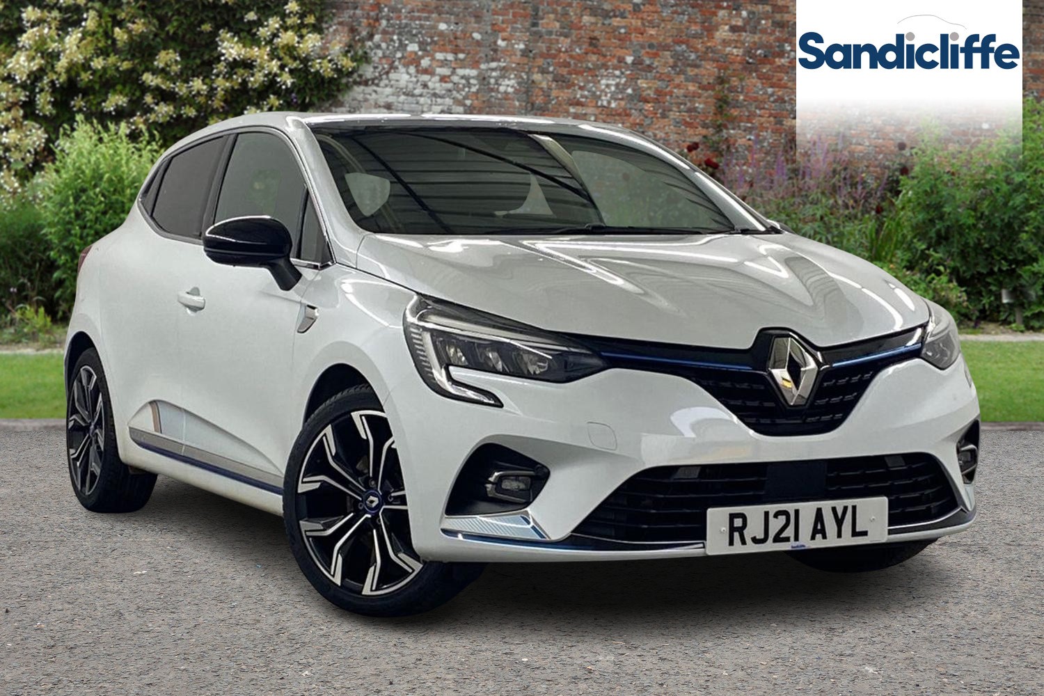 Main listing image - Renault Clio