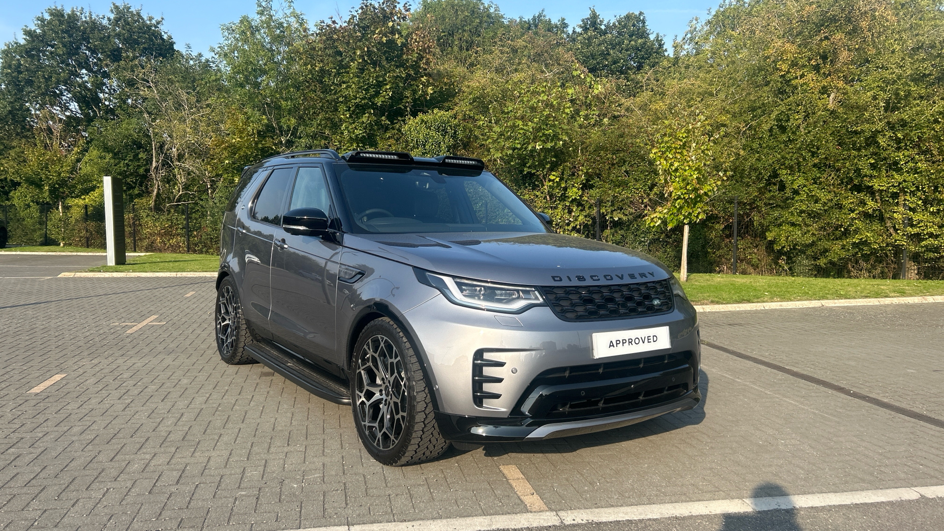 Main listing image - Land Rover Discovery