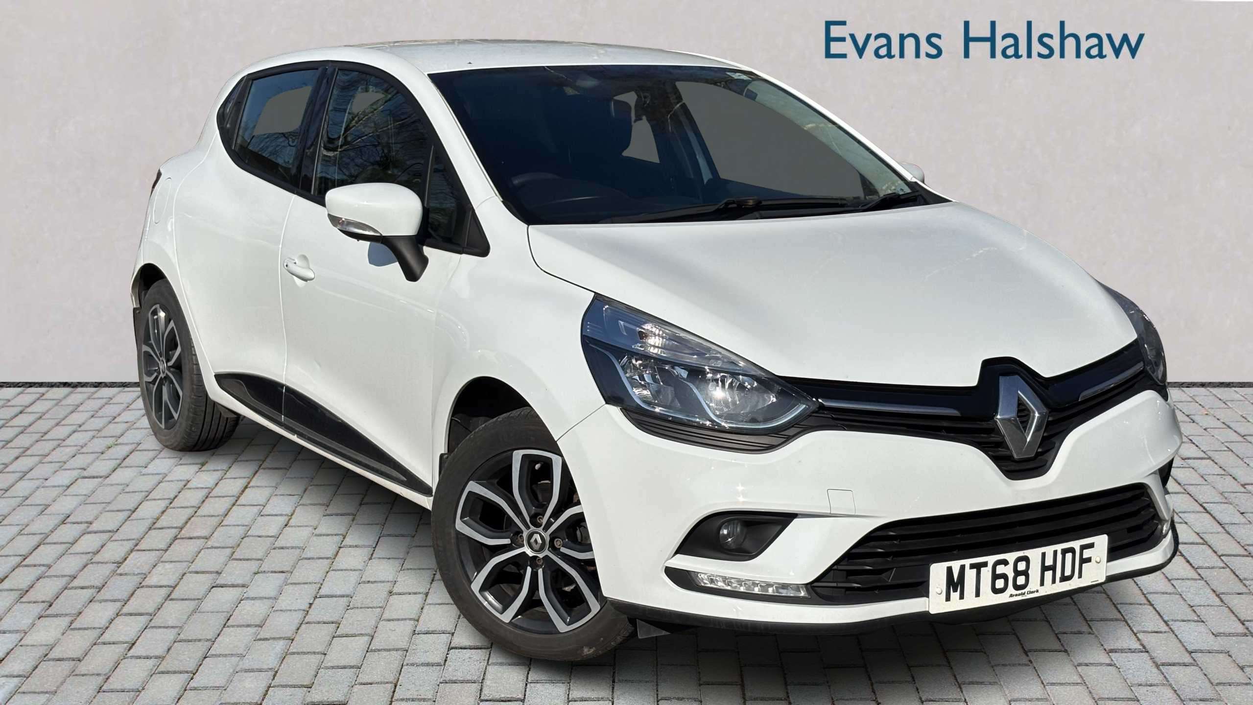 Main listing image - Renault Clio