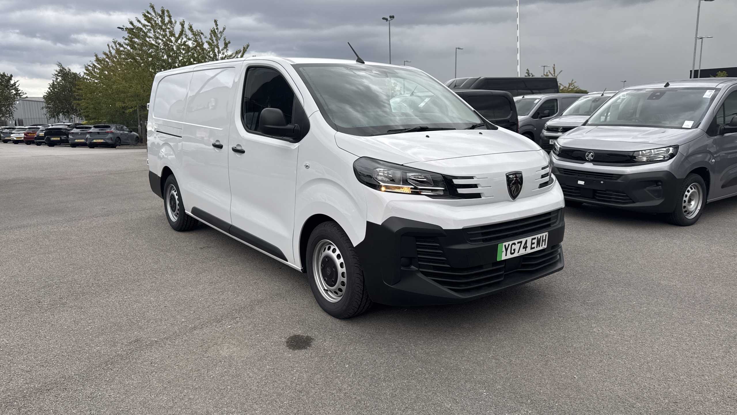 Main listing image - Peugeot e-Expert