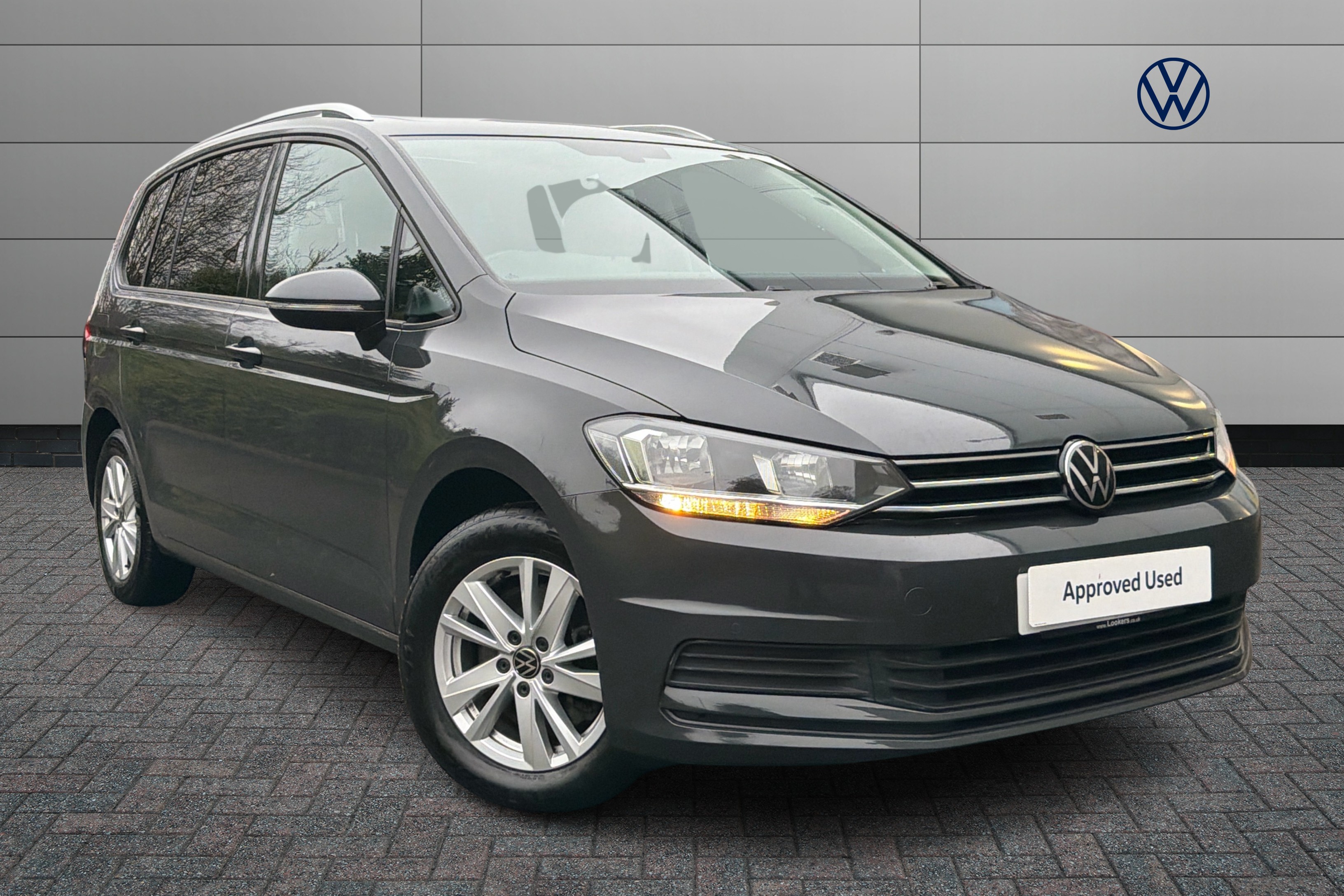 Main listing image - Volkswagen Touran
