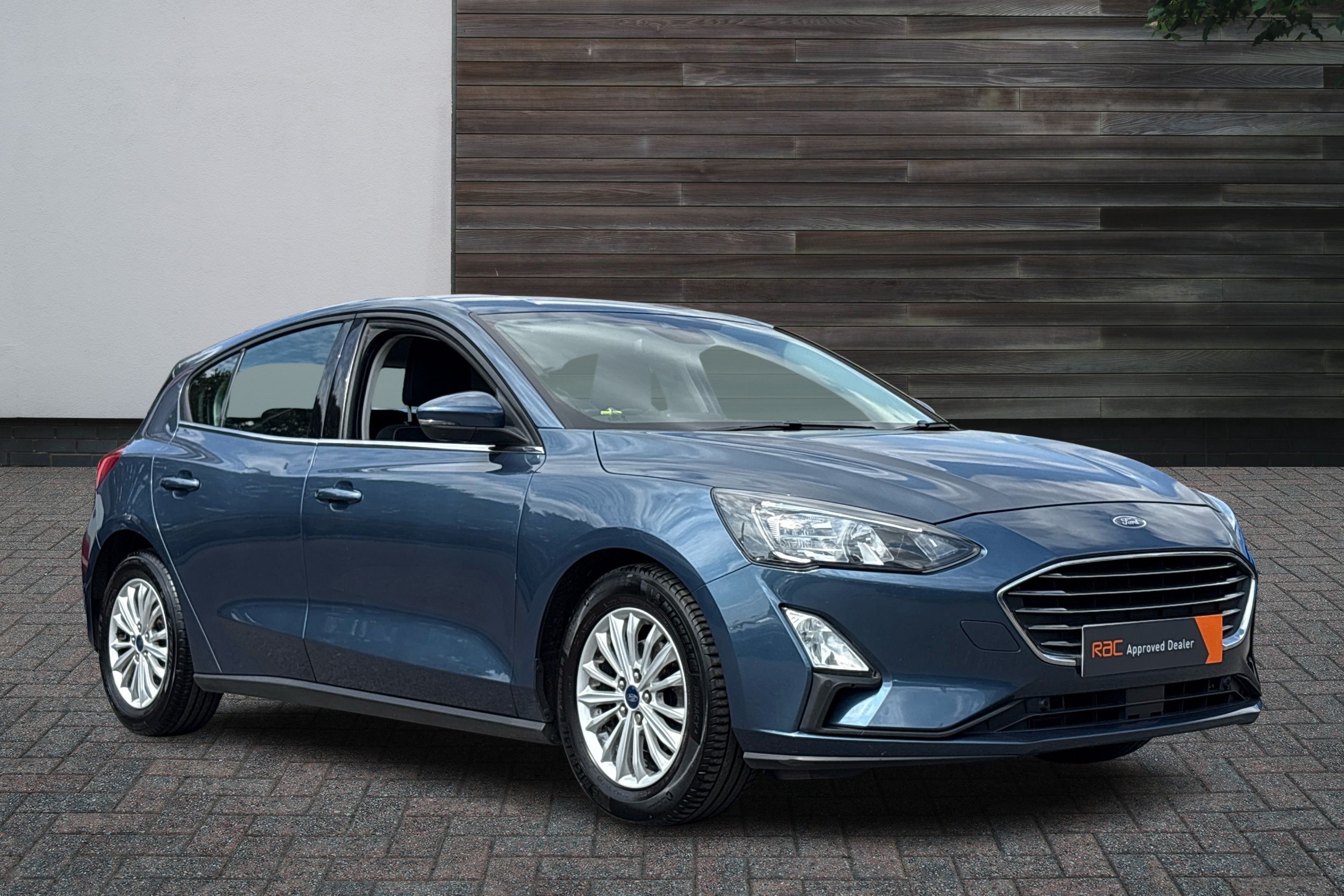 Main listing image - Ford Focus