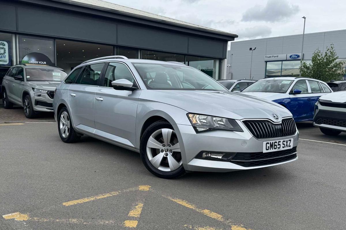 Main listing image - Skoda Superb