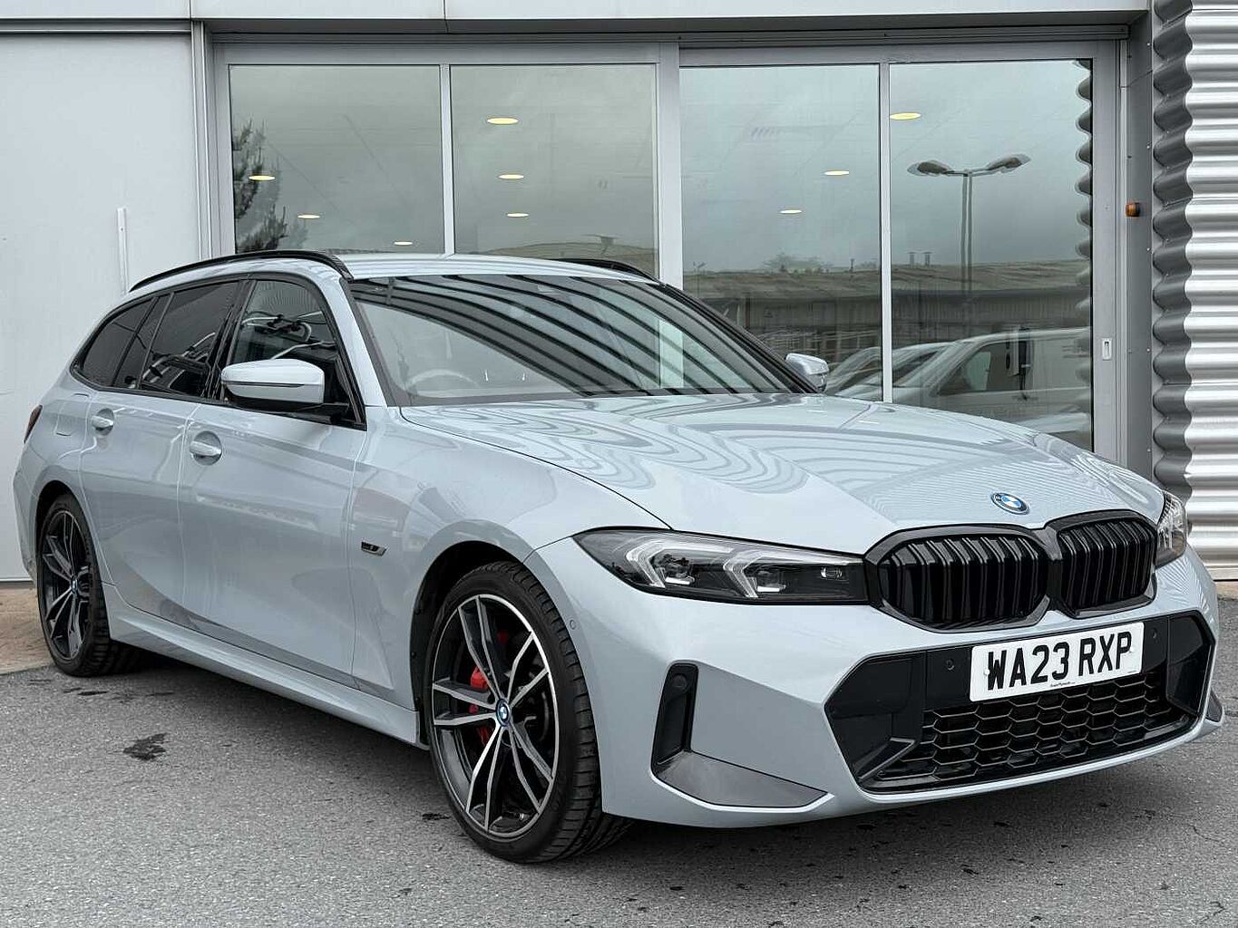 Main listing image - BMW 3 Series Touring