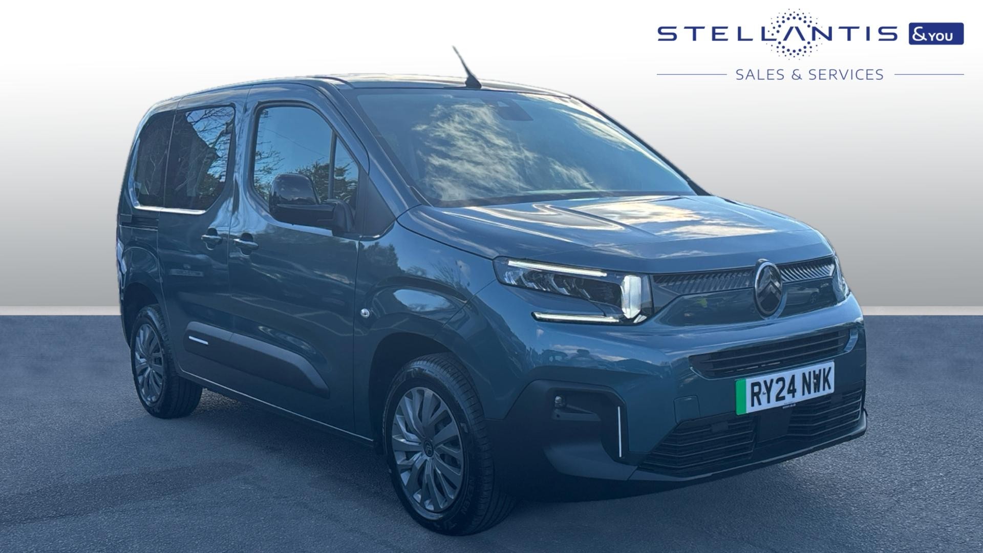 Main listing image - Citroen e-Berlingo