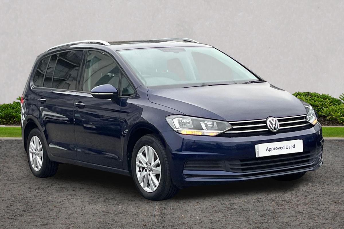 Main listing image - Volkswagen Touran