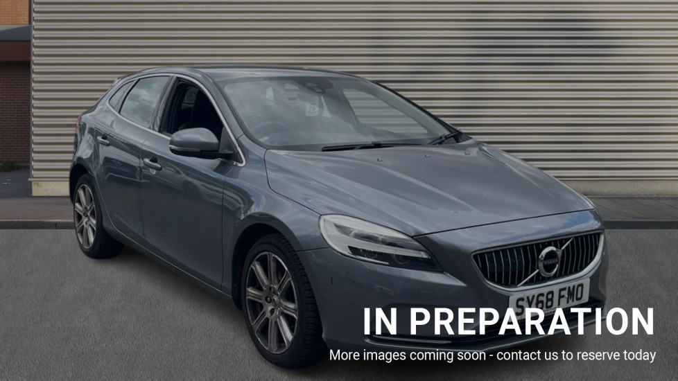 Main listing image - Volvo V40