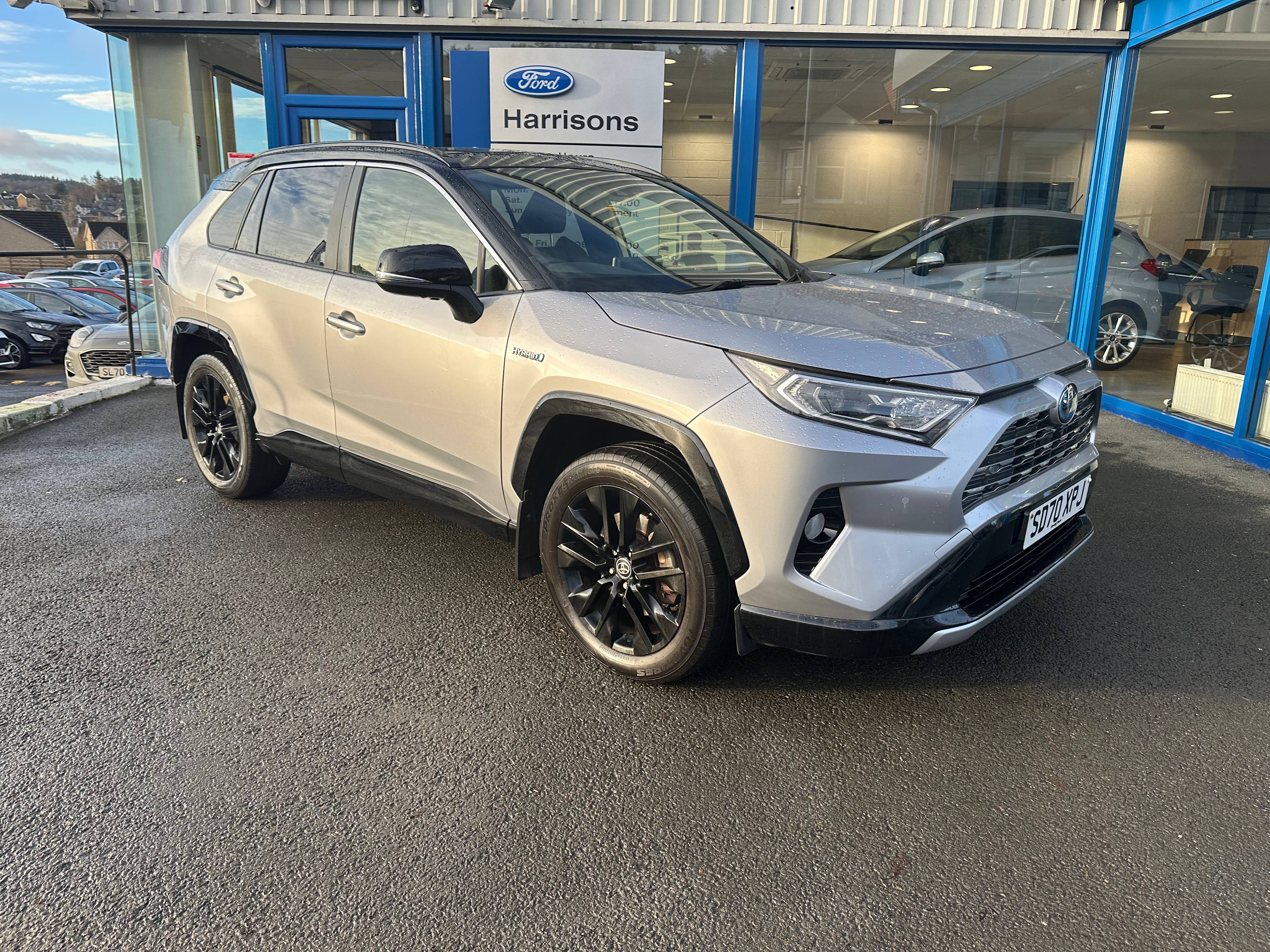 Main listing image - Toyota RAV4