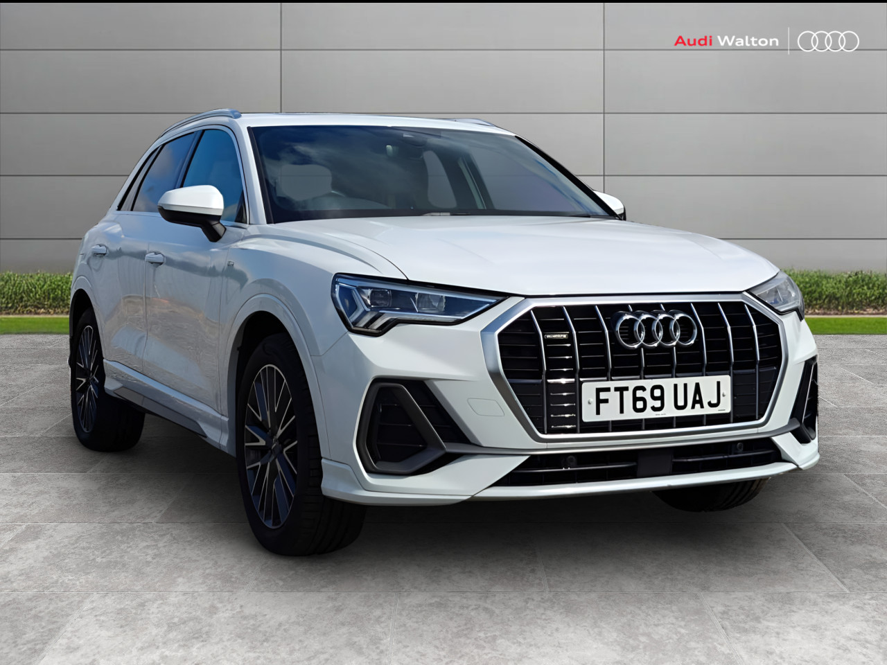 Main listing image - Audi Q3