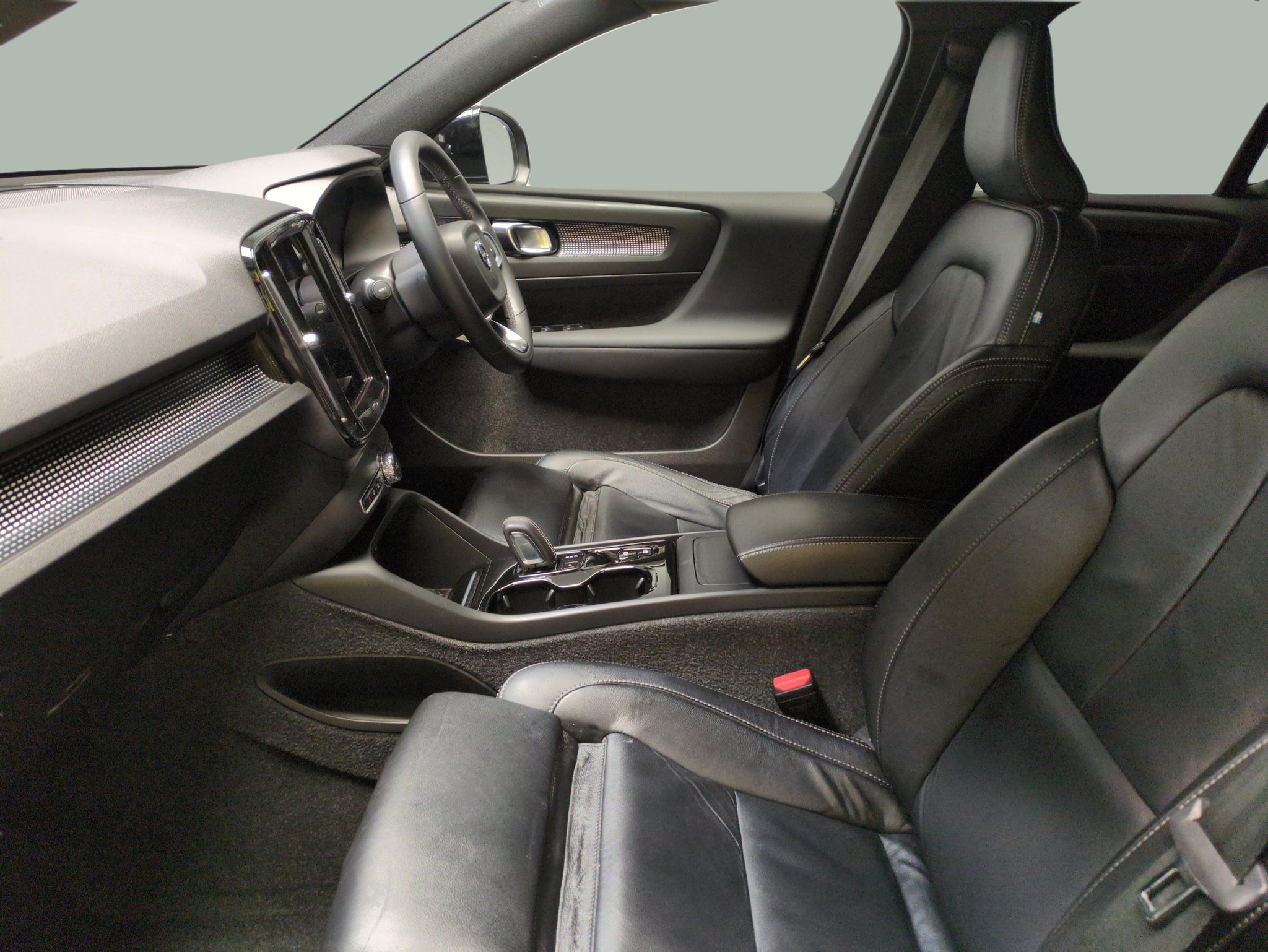 Main listing image - Volvo XC40