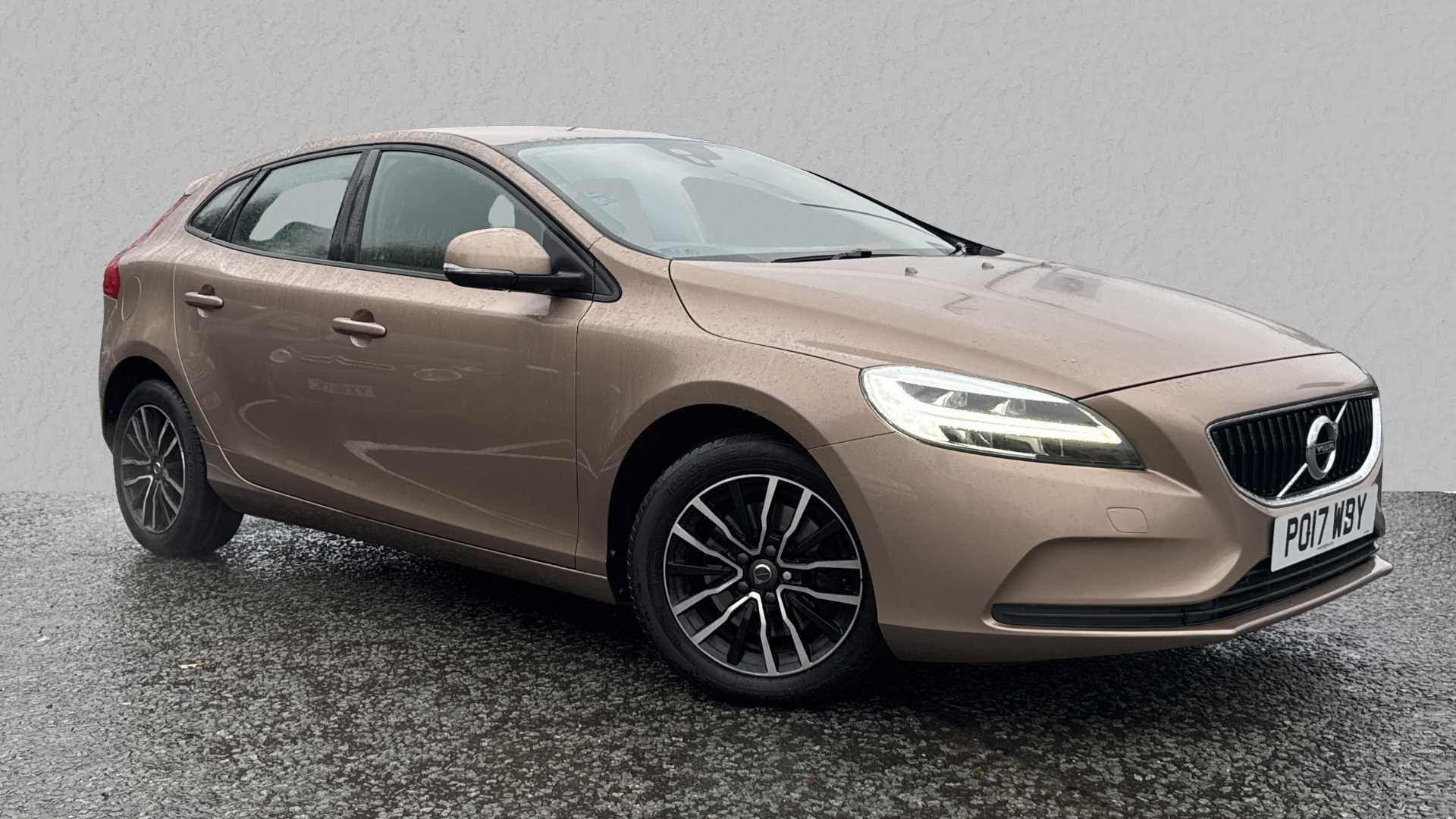 Main listing image - Volvo V40