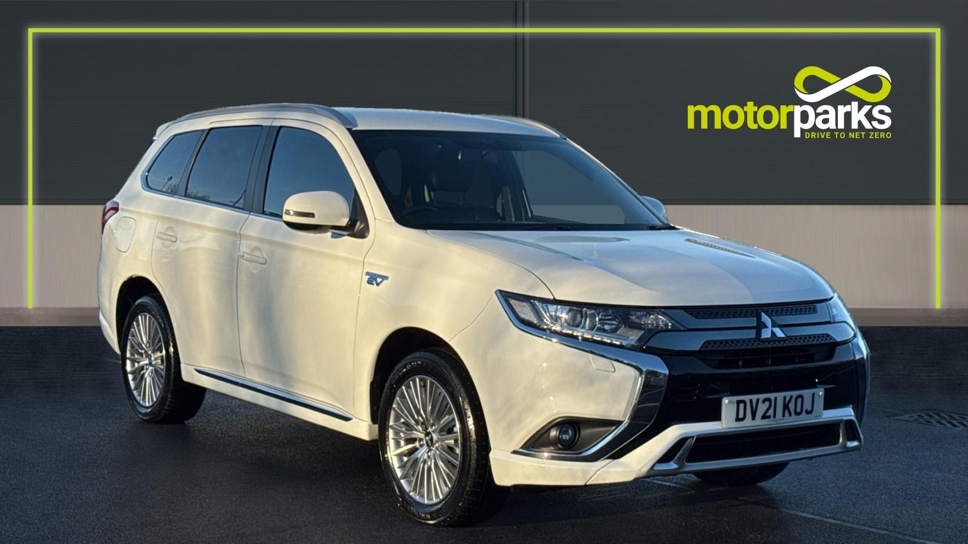 Main listing image - Mitsubishi Outlander