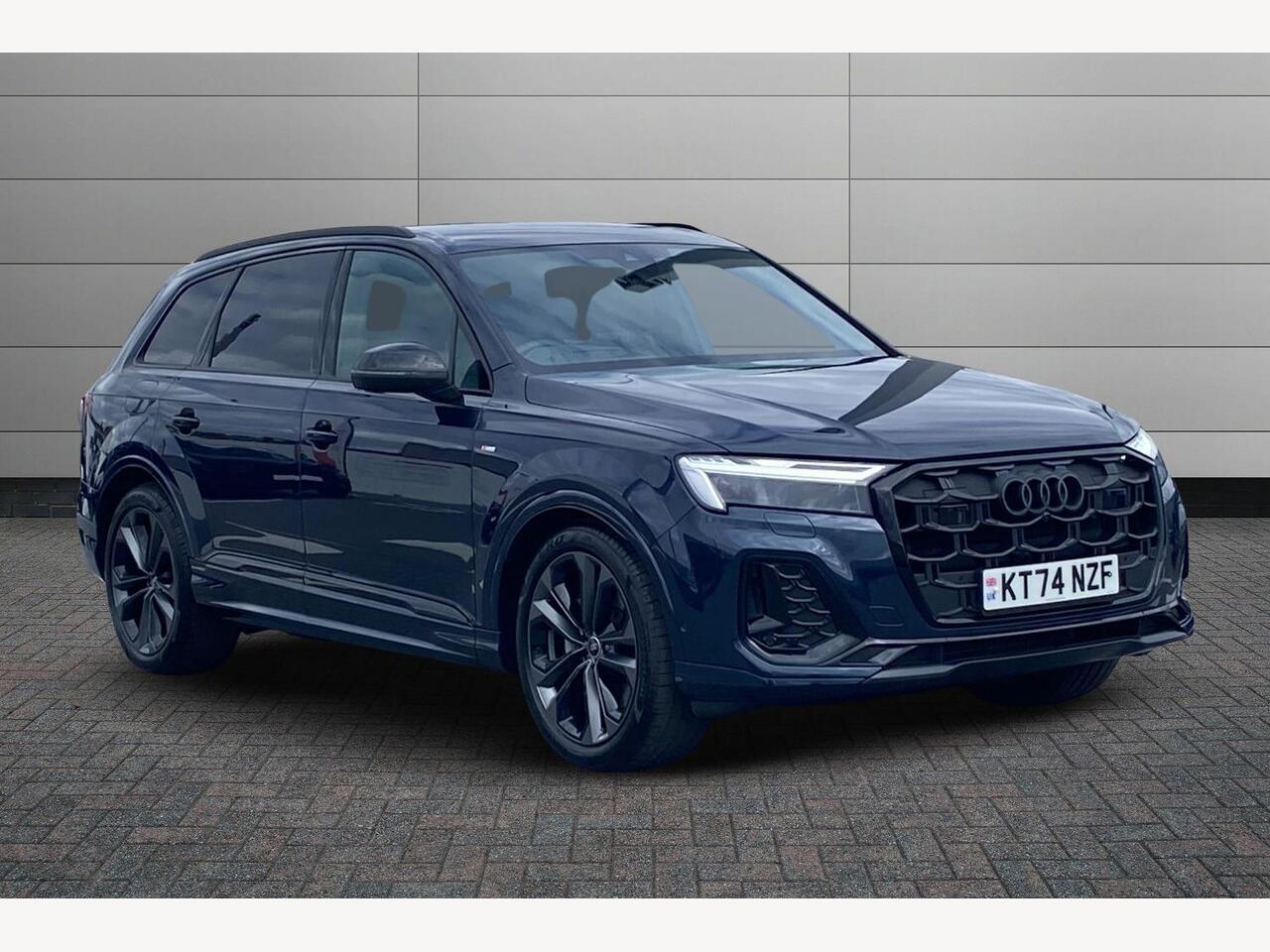 Main listing image - Audi Q7