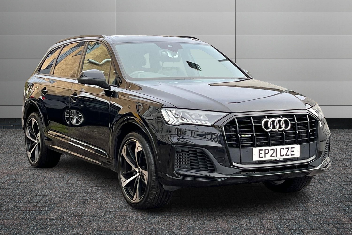 Main listing image - Audi Q7