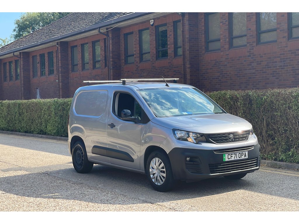 Main listing image - Peugeot e-Partner