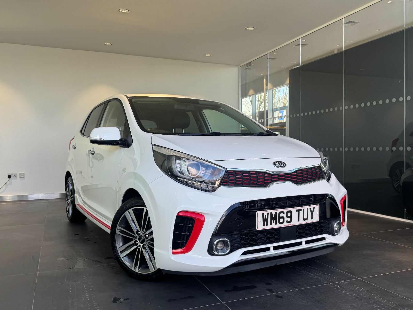 Main listing image - Kia Picanto