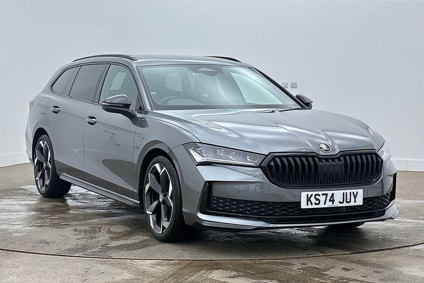 Main listing image - Skoda Superb