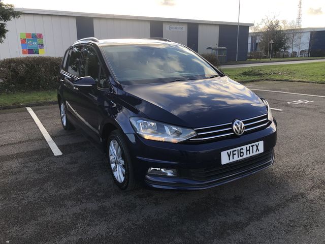 Main listing image - Volkswagen Touran