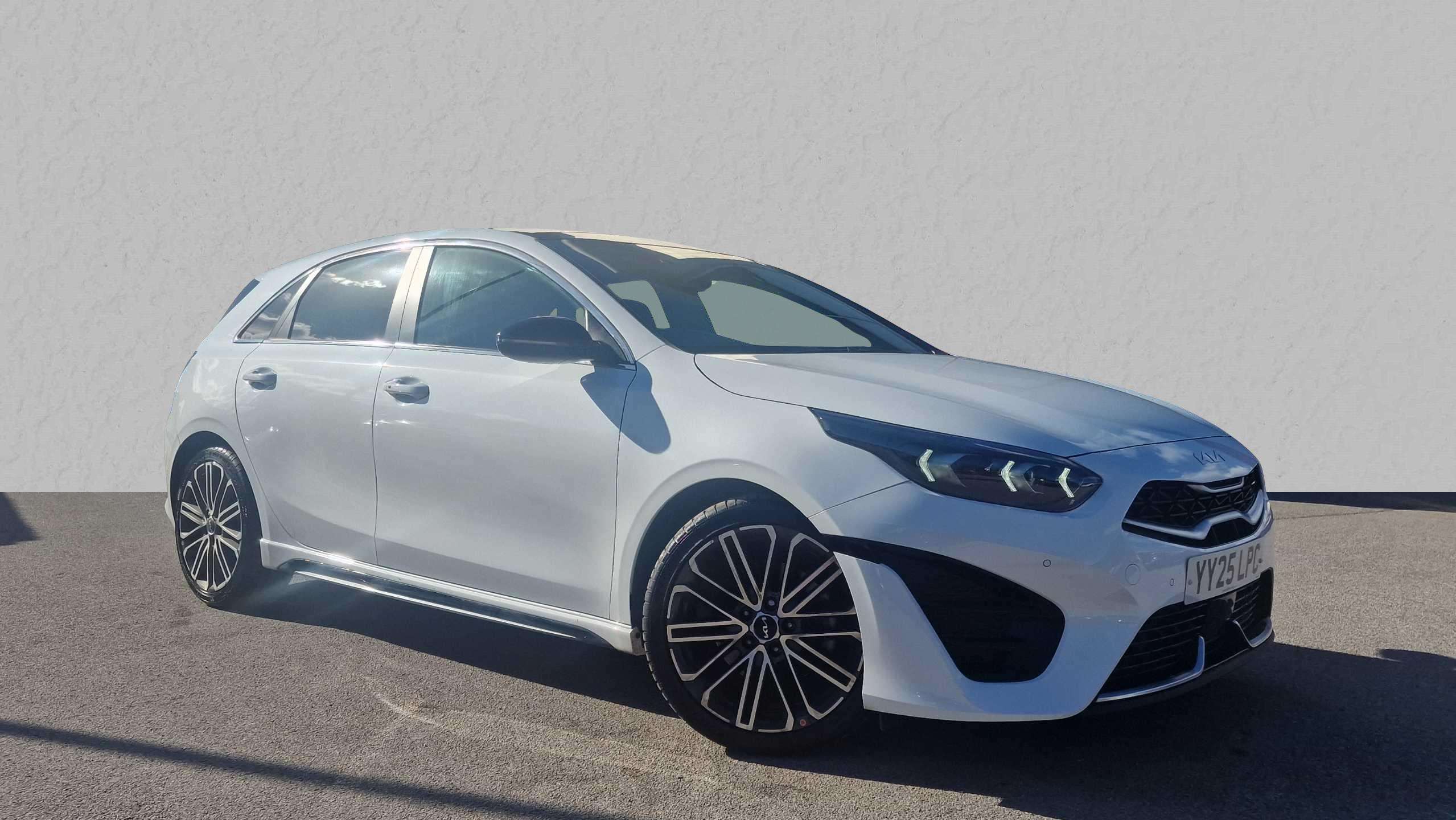 Main listing image - Kia Ceed