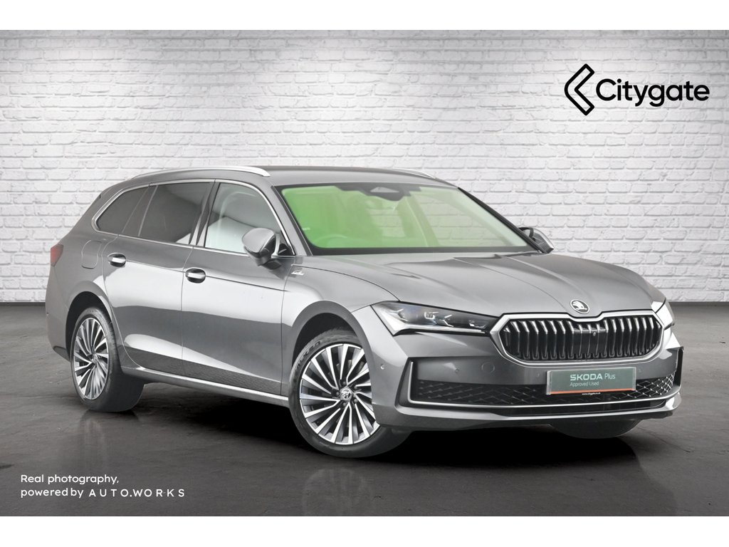 Main listing image - Skoda Superb