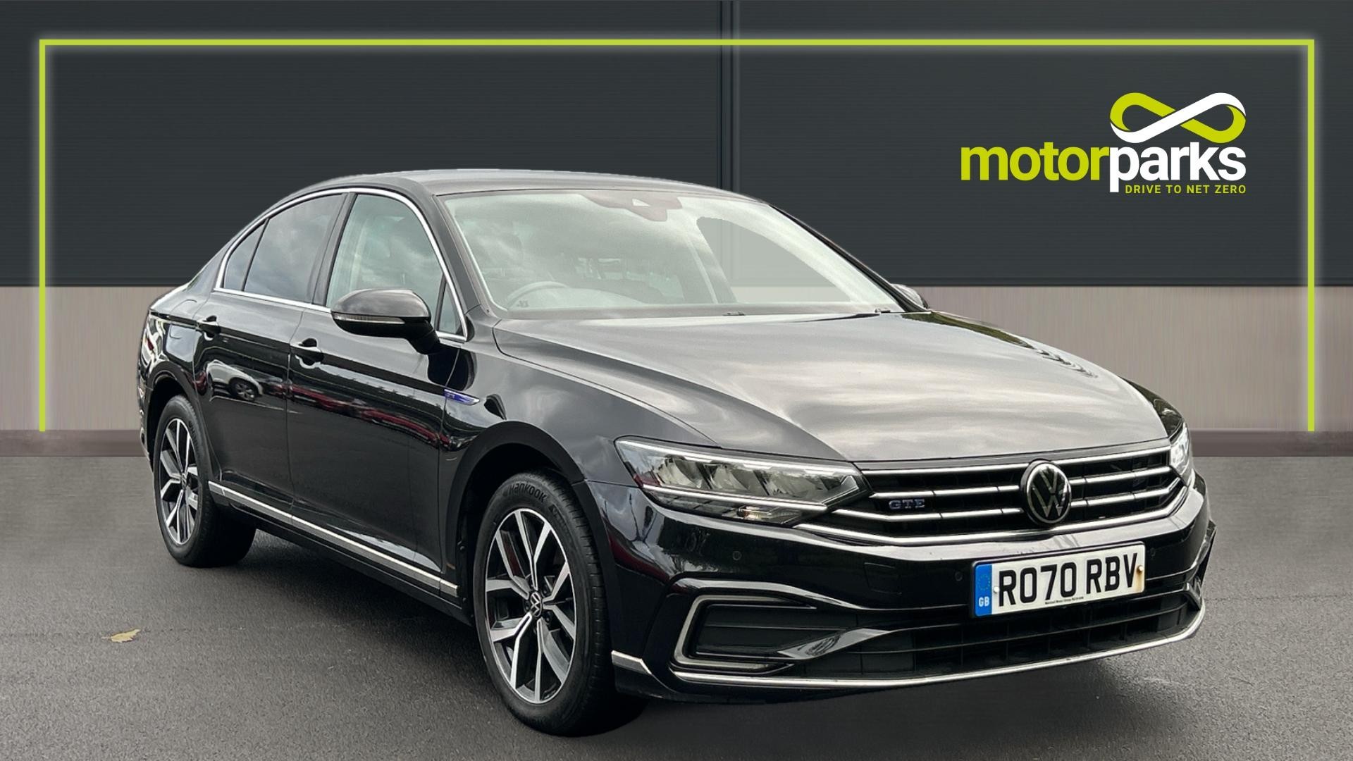 Main listing image - Volkswagen Passat GTE