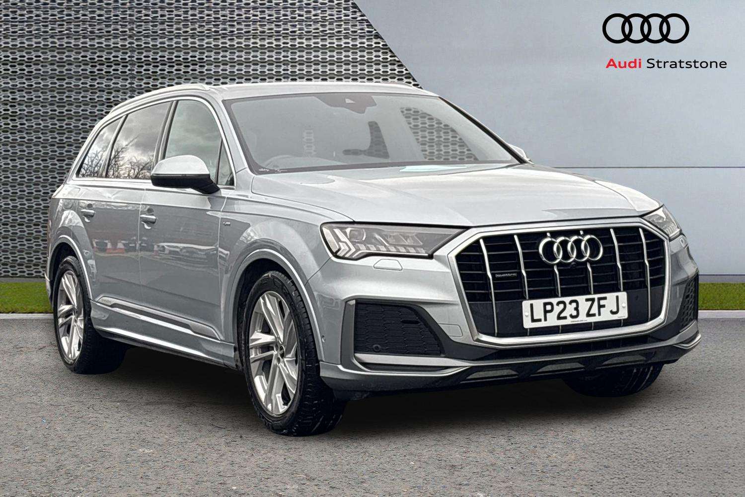 Main listing image - Audi Q7