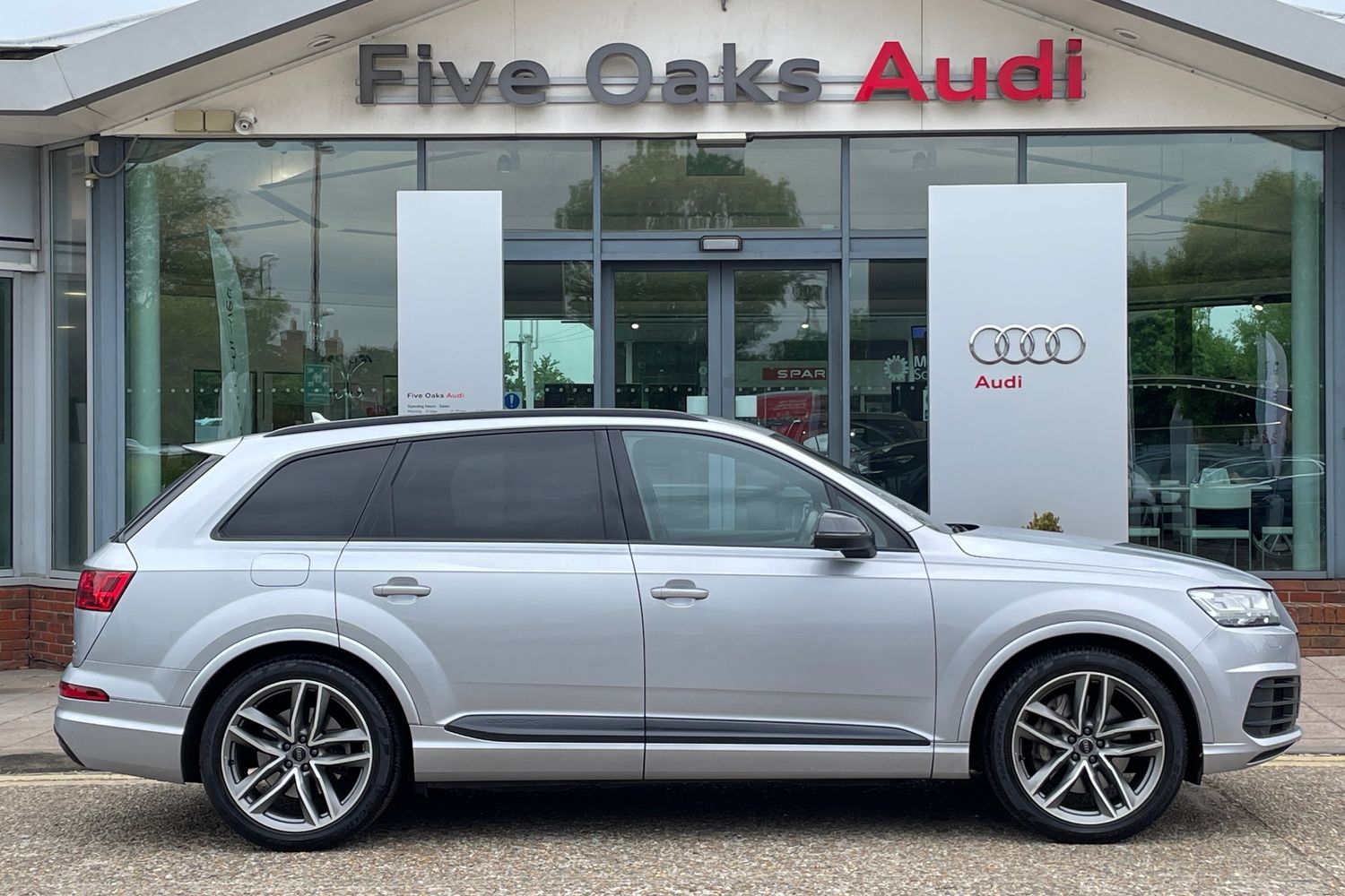 Main listing image - Audi Q7