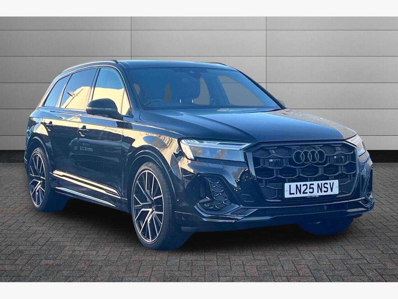 Main listing image - Audi Q7