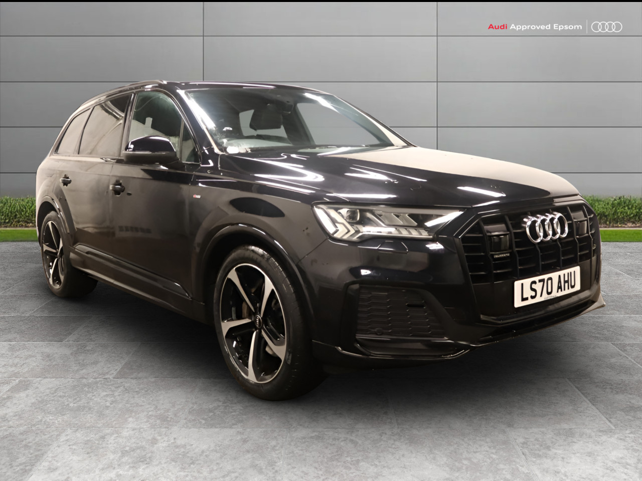 Main listing image - Audi Q7