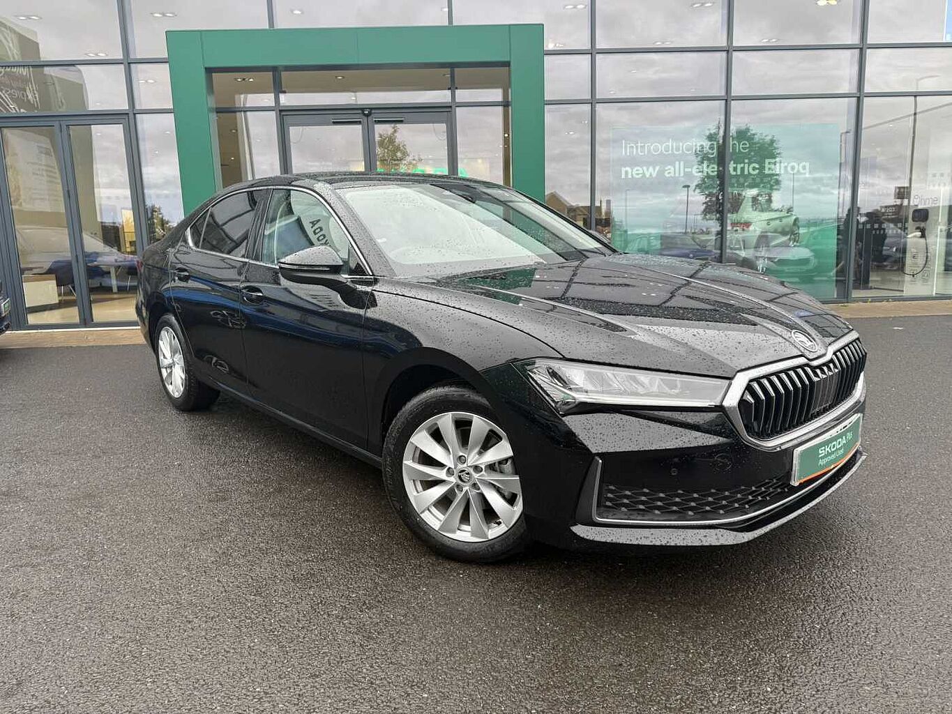 Main listing image - Skoda Superb