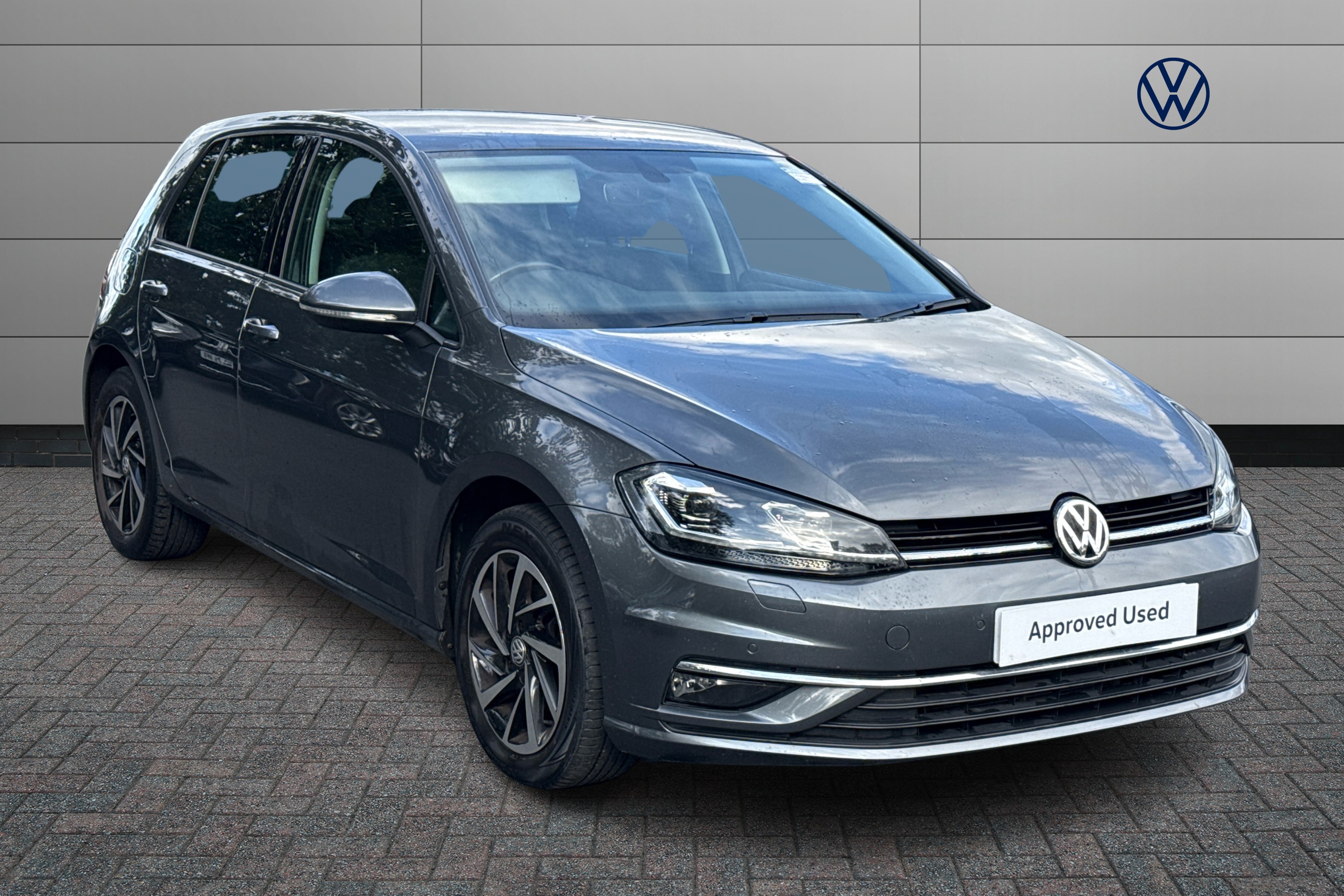 Main listing image - Volkswagen Golf