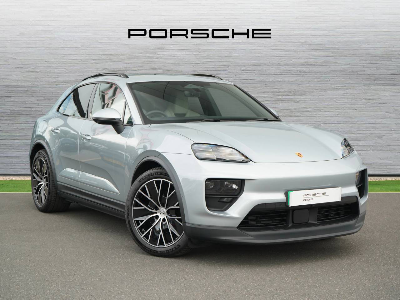 Main listing image - Porsche Macan