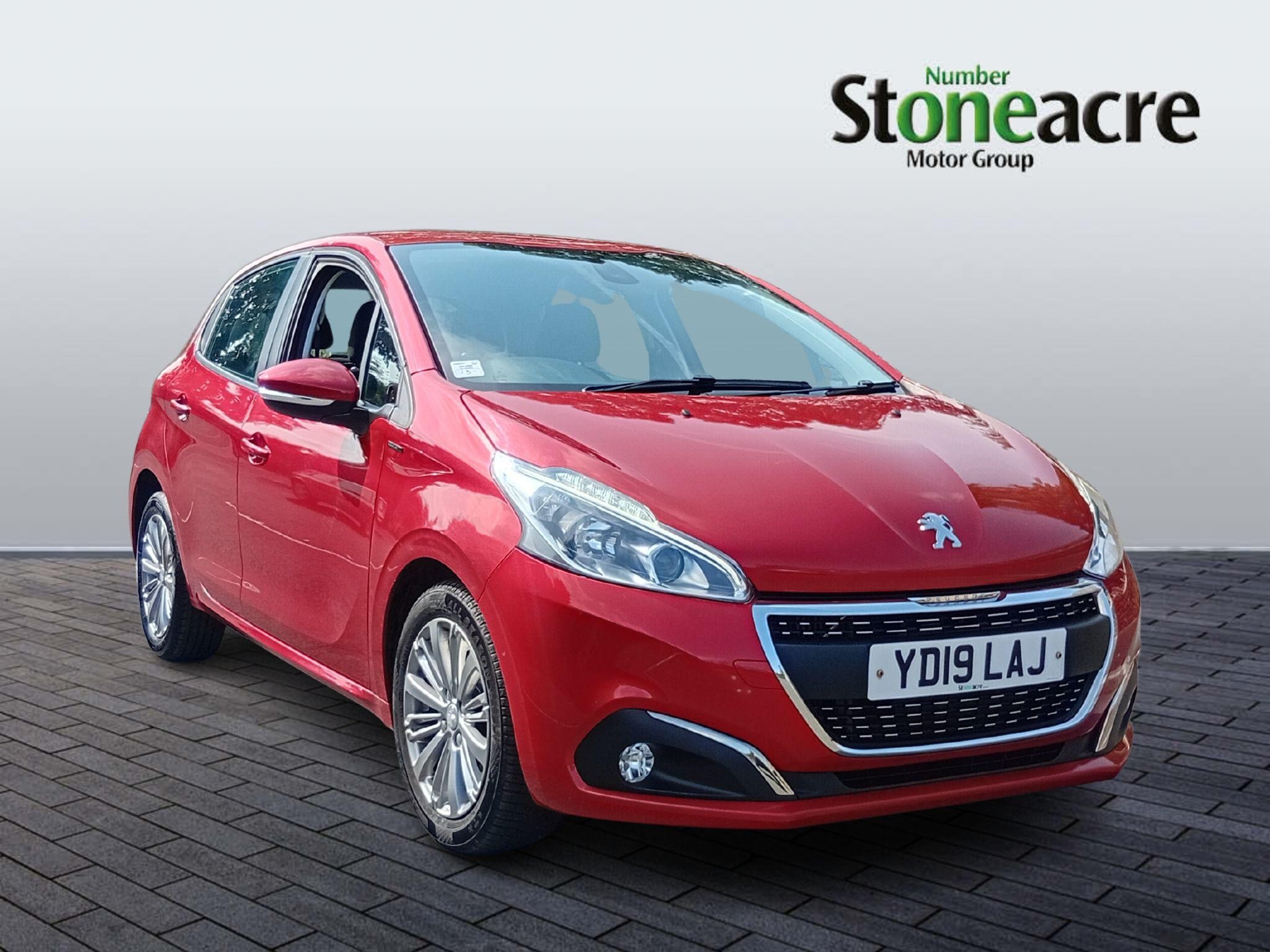 Main listing image - Peugeot 208