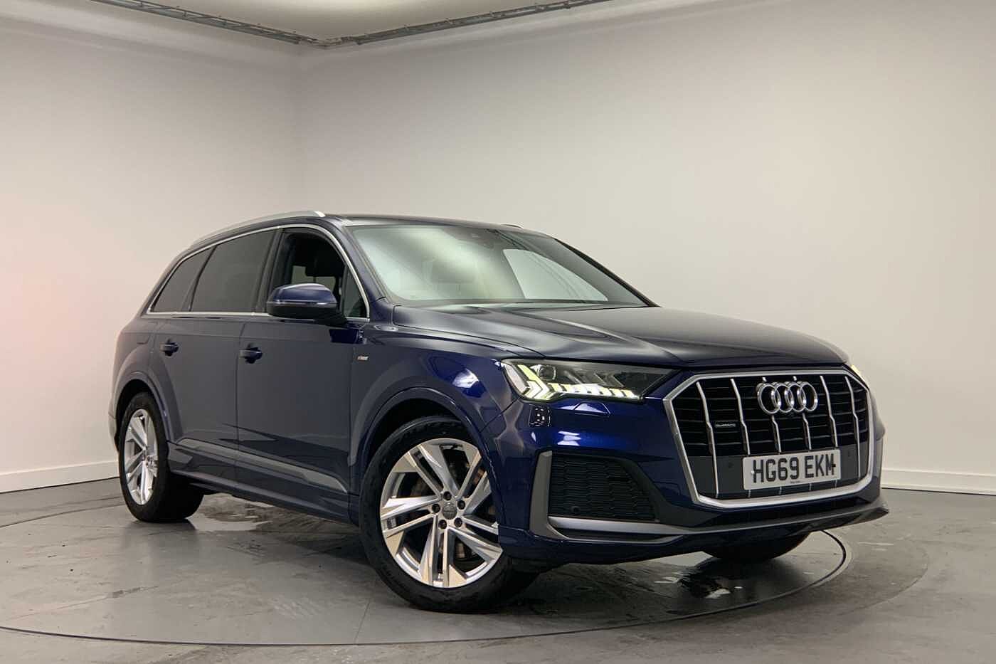 Main listing image - Audi Q7