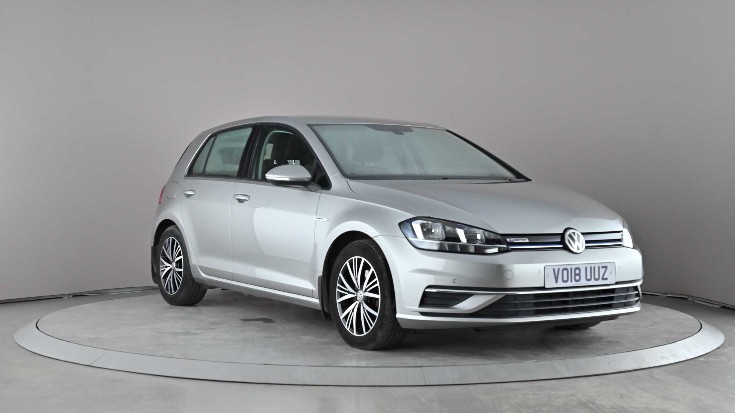 Main listing image - Volkswagen Golf